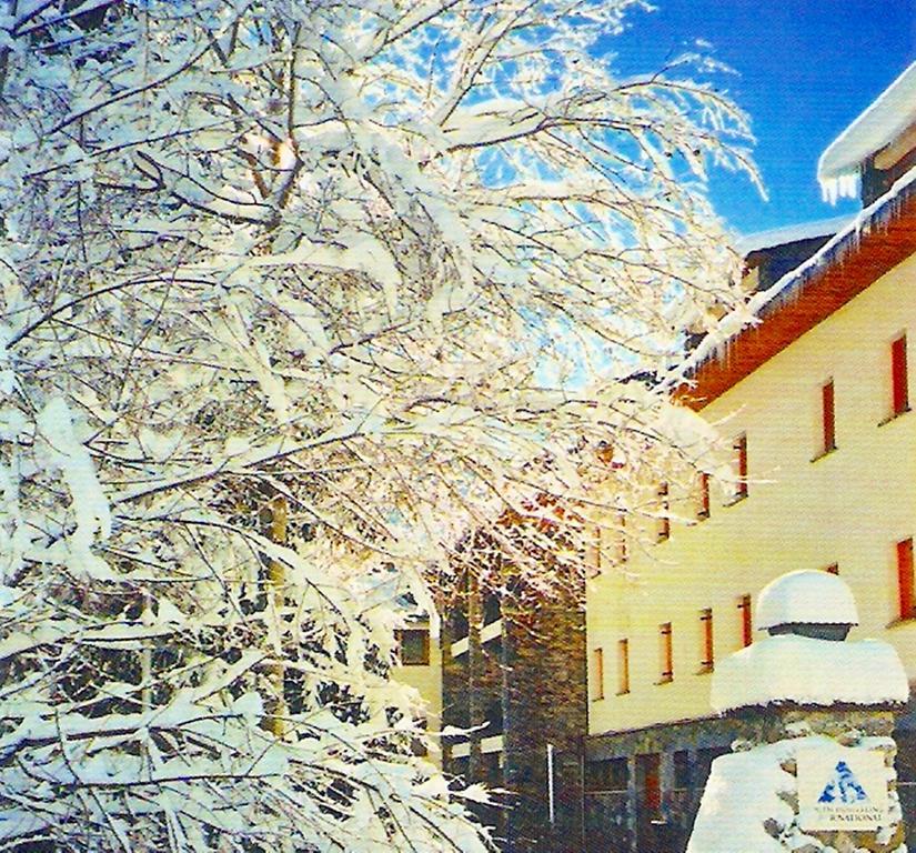 Alberg La Molina Xanascat Ngoại thất bức ảnh